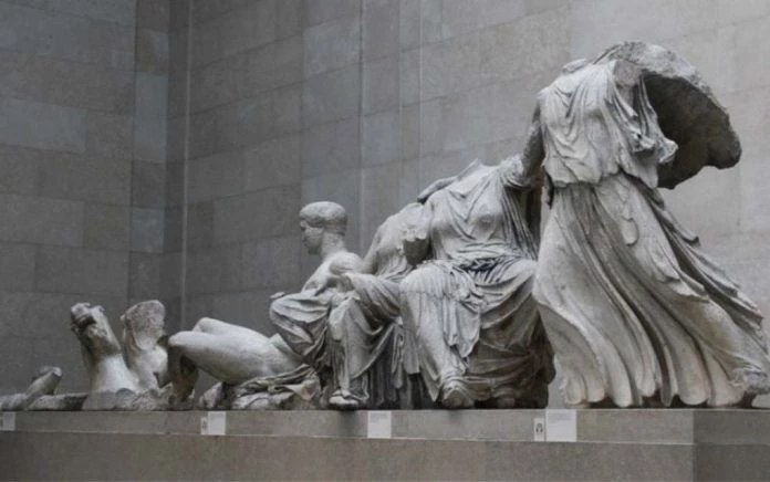 Financial Times: Να επιστραφούν στην Ελλάδα τα γλυπτά του Παρθενώνα